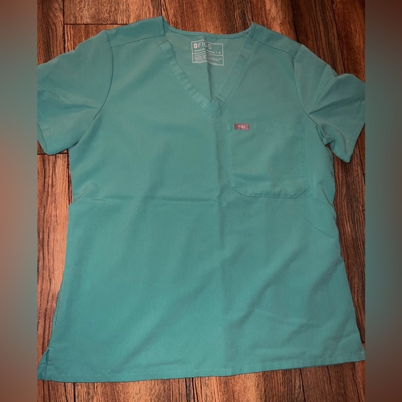 FIGS surgical green Catarina scrub top - Picture 1 of 2